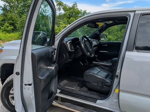 Used 2018 Toyota Tacoma Limited AWD/4WD image 10