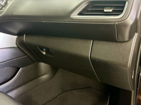 Used 2021 Chevrolet Suburban LT RWD image 35