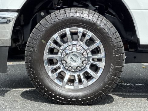 Certified 2022 Ford F250 XLT w/ XLT Premium Package AWD/4WD image 25