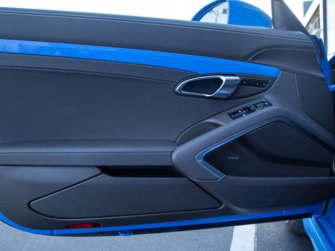 Certified 2025 Porsche 718 Cayman S RWD image 9