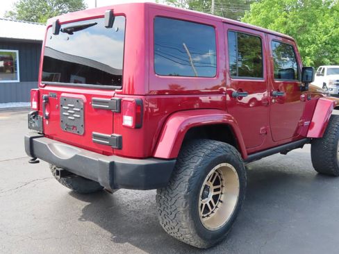 Used 2013 Jeep Wrangler Unlimited Rubicon w/ Dual Top Group AWD/4WD image 18