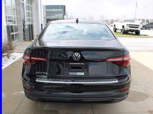 Used 2023 Volkswagen Jetta Sport image 7