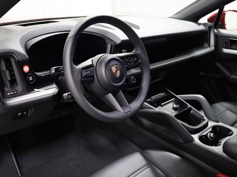 New 2025 Porsche Cayenne Coupe image 4