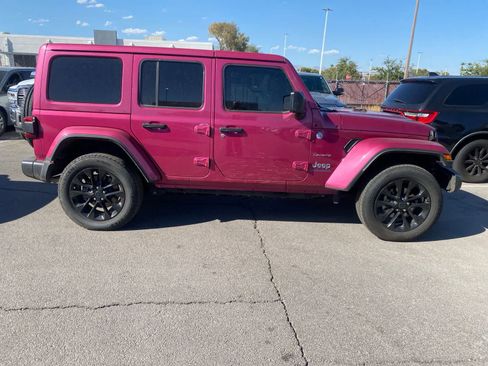 Used 2024 Jeep Wrangler Unlimited Sahara w/ Technology Group AWD/4WD image 4
