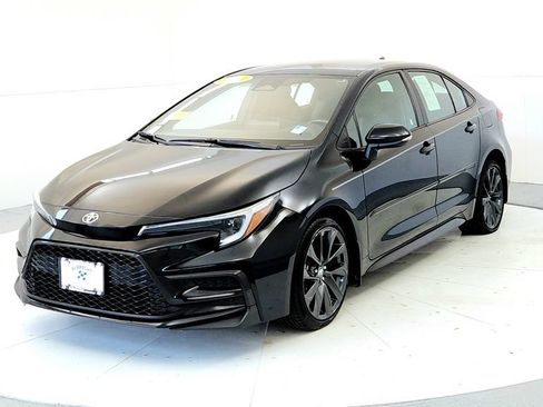 Used 2024 Toyota Corolla SE FWD image 2