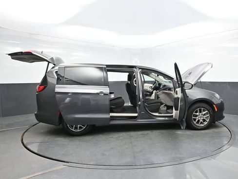 Used 2023 Chrysler Voyager LX image 46