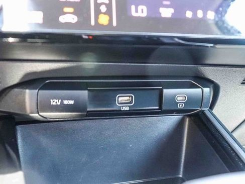 Used 2023 Kia Niro LX FWD image 27