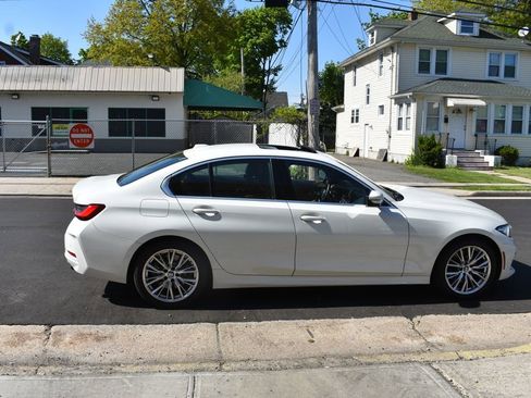 Used 2024 BMW 330i Sedan w/ Convenience Package RWD image 5