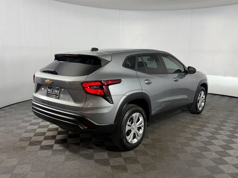 Used 2024 Chevrolet Trax LS w/ Driver Confidence Package FWD image 7