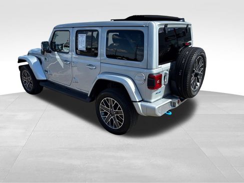 Used 2023 Jeep Wrangler Unlimited Sahara AWD/4WD image 12