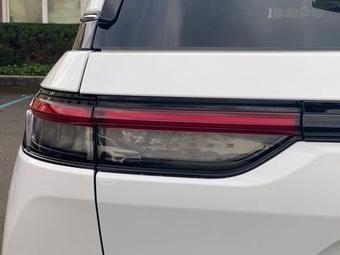 New 2025 Jeep Grand Cherokee Laredo w/ Luxury Tech Group I image 13