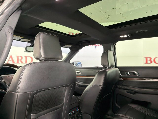 Used 2018 Ford Explorer Platinum AWD/4WD image 32