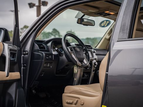 Used 2016 Toyota 4Runner SR5 Premium image 19