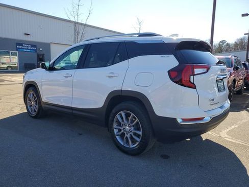 Used 2023 GMC Terrain SLT image 4
