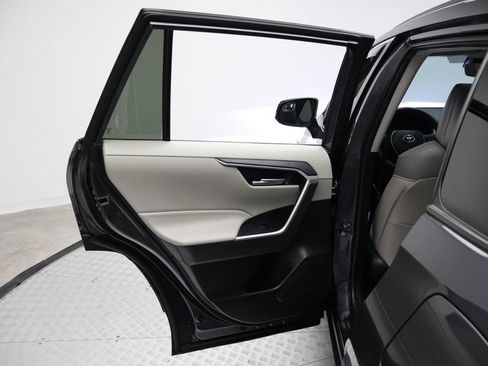 Used 2023 Toyota RAV4 XLE Premium image 21