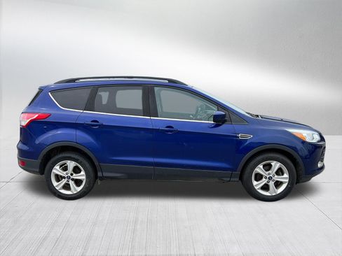 Used 2016 Ford Escape SE w/ SE Leather Comfort Package FWD image 5