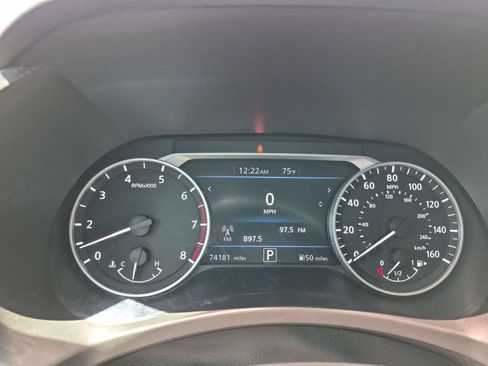 Used 2022 Nissan Sentra SR w/ SR Premium Package FWD image 31