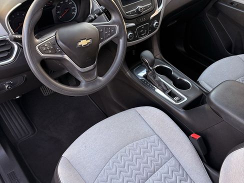 Used 2022 Chevrolet Equinox LS image 17