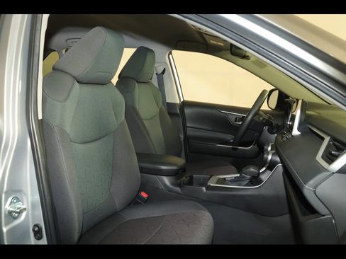 Used 2024 Toyota RAV4 XLE AWD/4WD image 27