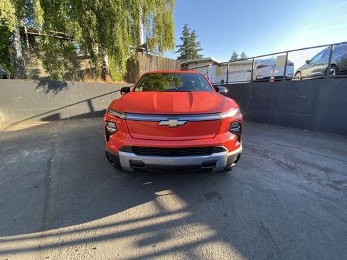 Used 2025 Chevrolet Silverado EV LT AWD/4WD image 9