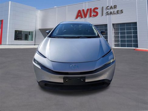 Used 2025 Toyota Prius LE image 2