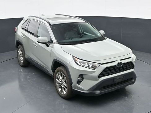 Used 2019 Toyota RAV4 XLE Premium w/ Cold Weather Package AWD/4WD image 27