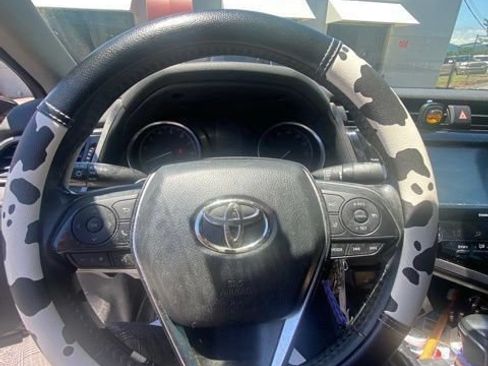 Used 2020 Toyota Camry SE FWD image 3