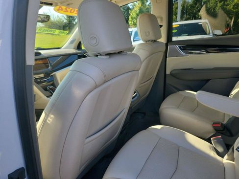 Used 2024 Cadillac XT6 Premium Luxury w/ Technology Package AWD/4WD image 17