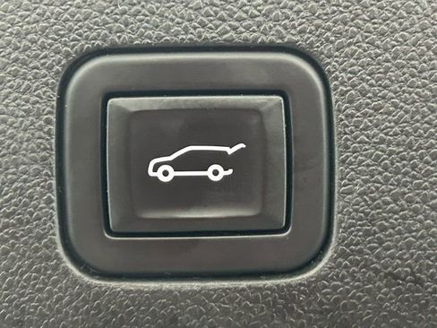 Used 2021 GMC Yukon SLT w/ SLT Premium Package image 12