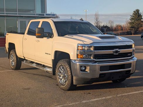 Used 2017 Chevrolet Silverado 2500 LT w/ LT Convenience Package image 4