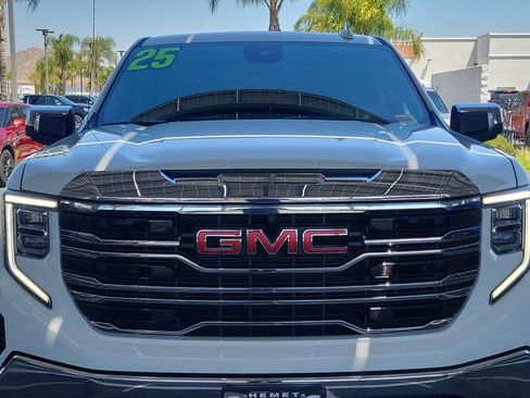 Used 2025 GMC Sierra 1500 SLT AWD/4WD image 29