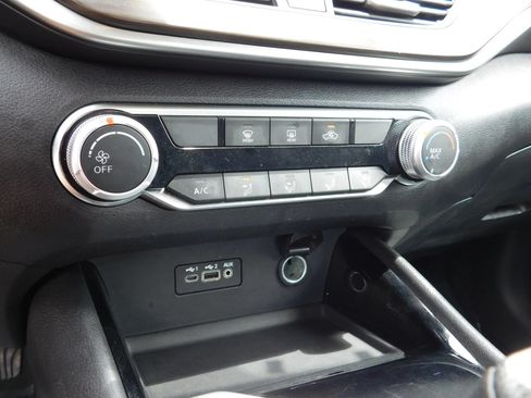 Used 2024 Nissan Altima 2.5 SV FWD image 18