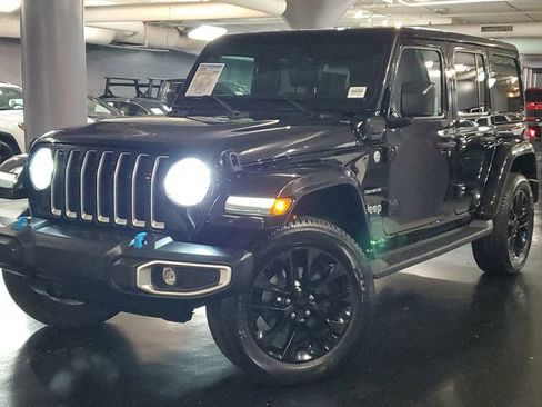Used 2023 Jeep Wrangler Unlimited Sahara AWD/4WD image 32