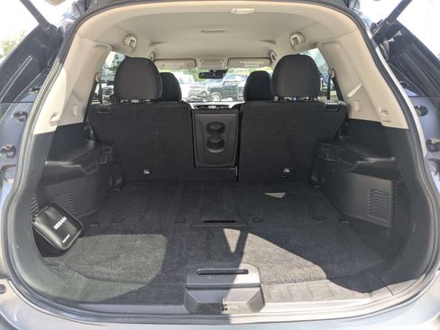Used 2019 Nissan Rogue SV AWD/4WD image 13