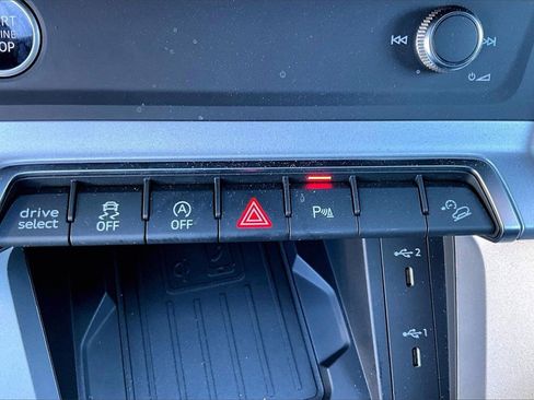 Certified 2024 Audi Q3 2.0T Premium w/ Convenience Package image 28