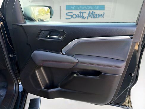 Used 2025 Chevrolet Colorado Z71 w/ Technology Package image 34