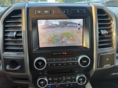 Used 2018 Ford Expedition XLT w/ Equipment Group 202A AWD/4WD image 40