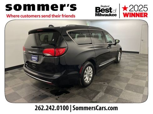 Used 2018 Chrysler Pacifica Touring-L image 5