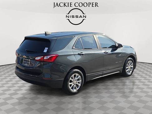 Used 2020 Chevrolet Equinox LS w/ LS Convenience Package FWD image 5