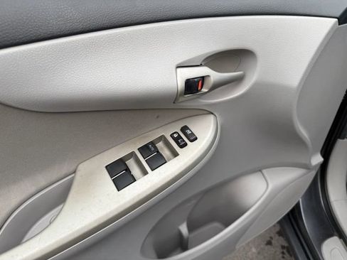 Used 2013 Toyota Corolla image 30