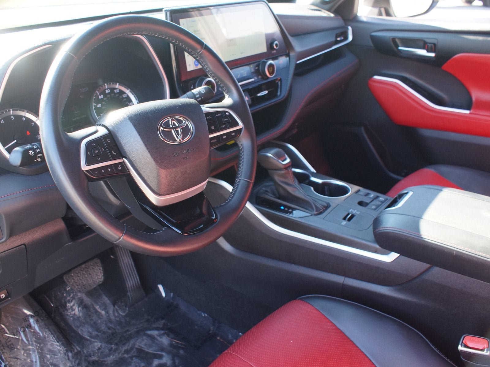 Used 2023 Toyota Highlander XSE FWD image 14