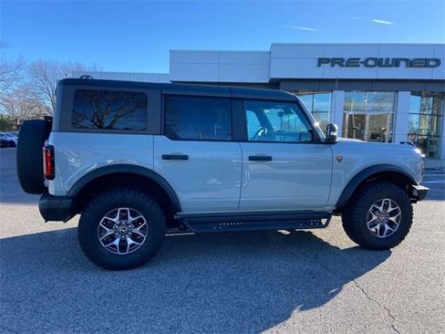 Used 2024 Ford Bronco Badlands image 4