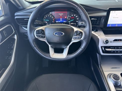 Used 2024 Ford Explorer XLT image 14
