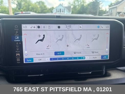 Used 2024 Jeep Wrangler Unlimited Sahara w/ Technology Group AWD/4WD image 23
