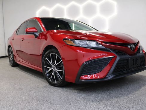 Used 2021 Toyota Camry SE FWD image 4