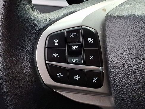 Used 2022 Ford Explorer XLT w/ Equipment Group 202A image 23