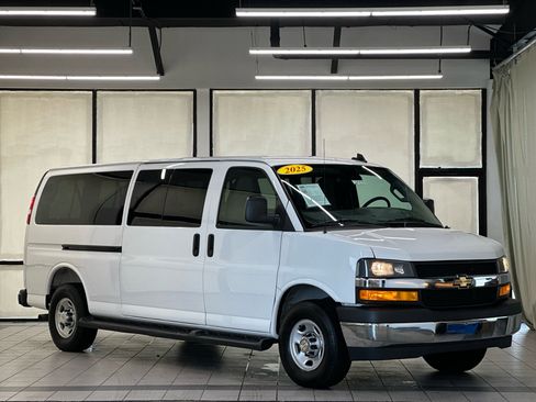 Used 2025 Chevrolet Express 3500 LT w/ LT Preferred Equipment Group RWD image 1