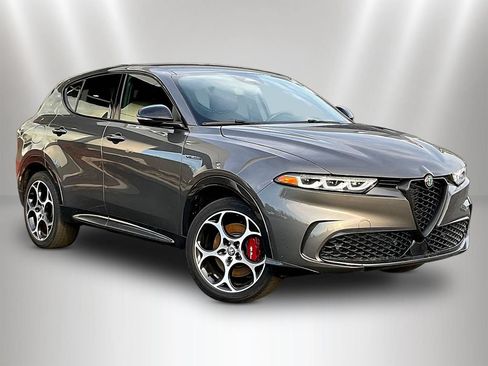 Used 2024 Alfa Romeo Tonale Veloce w/ Premium Interior Package AWD/4WD image 3