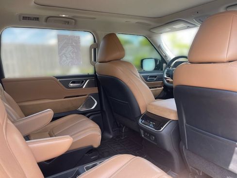 Used 2025 INFINITI QX80 Sensory AWD/4WD image 42