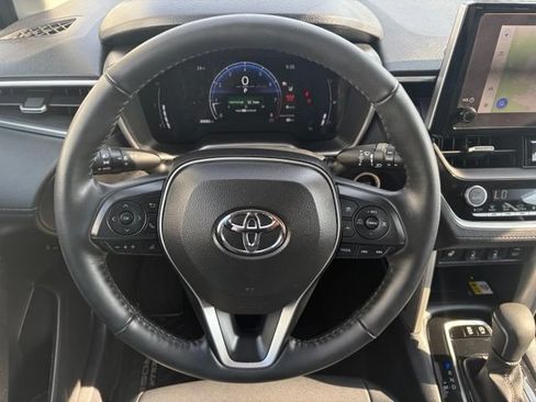 Used 2023 Toyota Corolla Cross XLE AWD/4WD image 25